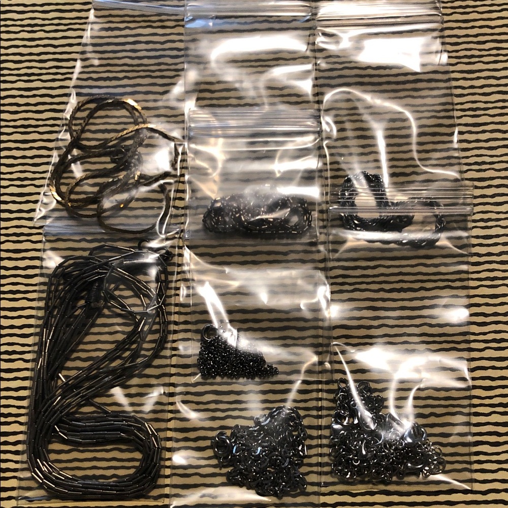4️⃣ FOR $🔟! GOLD AND SILVER TONE NECKLACES AND CHAIN PIECES